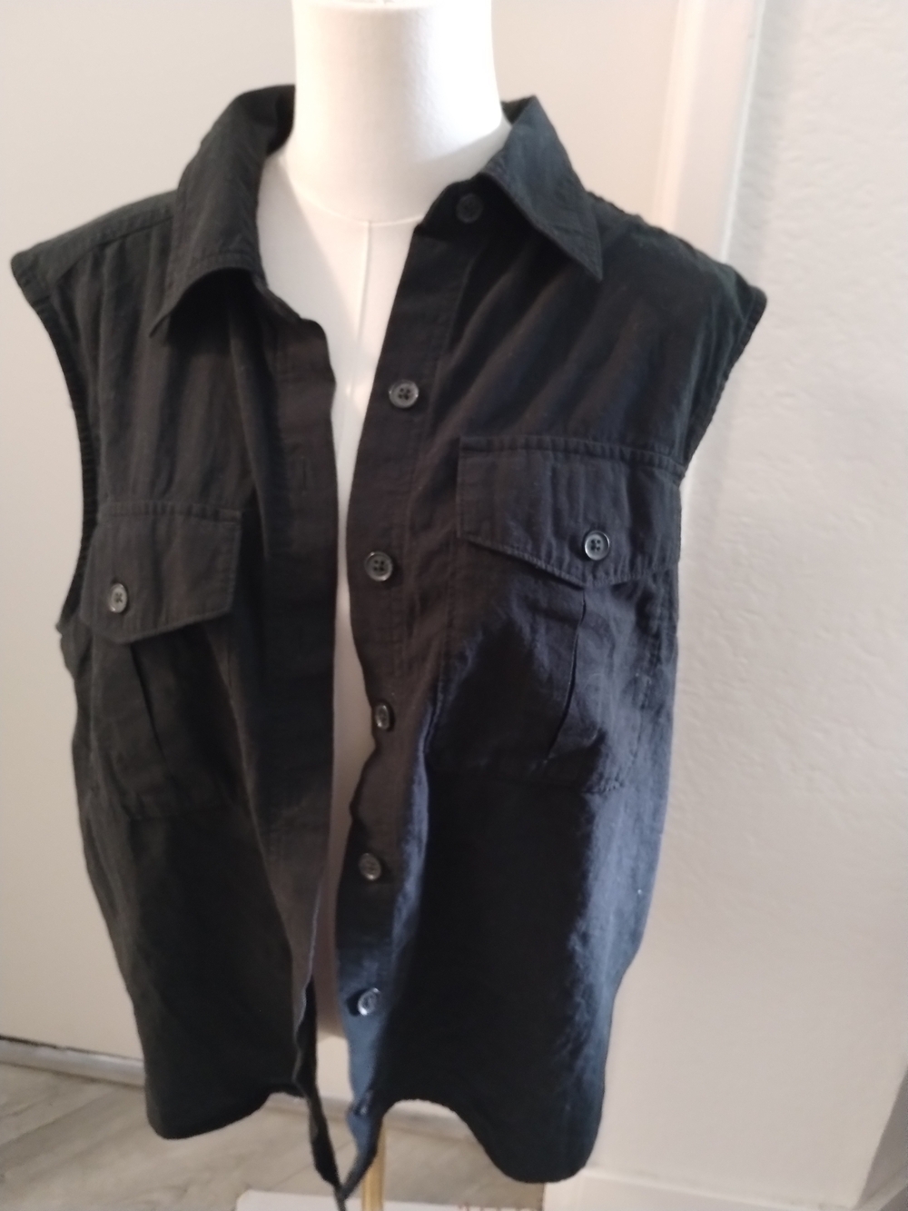 Banana Republic Black Sleeveless Button-Front Vest